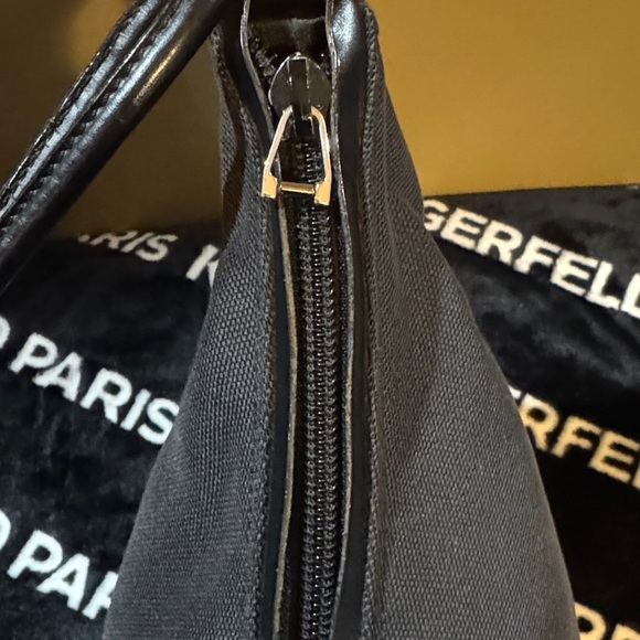 Authentic Gucci Shoulder Black Women's Bag With One Small Spot On Back - Picture 5 of 15